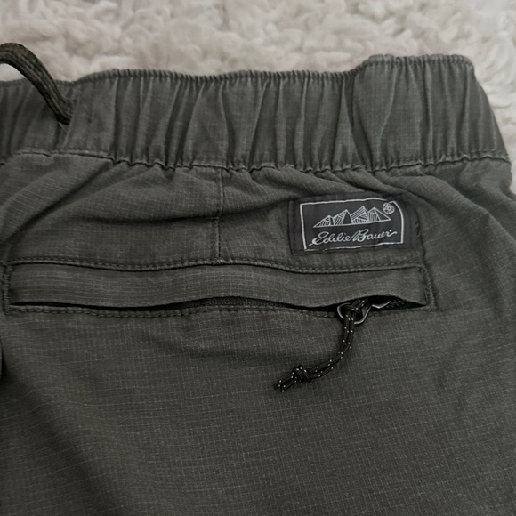 Eddie Bauer Men's Dark Greenish Gray Shorts - Picture 5 of 6